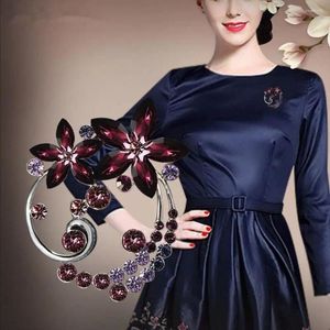 Brooches Delicate Ceremony Banquet Flower Brooch Peacock Alloy Corsage Fashion Jewelry Women Badge Vintage Clothing Accessory