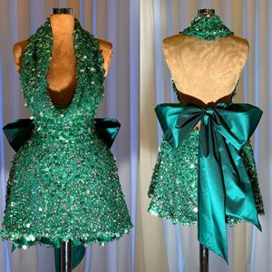 Sexiga mini prom klänningar för kvinnor halter ärmlös rygglös klänning paljetter kristall båge kort klänning för kvällsfest anpassad tillverkad
