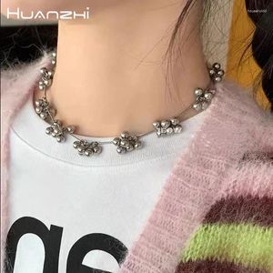 Choker HUANZHI Silver Color Balls Flower Cluster Short Necklace For Women Girls Collar Chain French Vintage Fashion Metal Jewelry INS