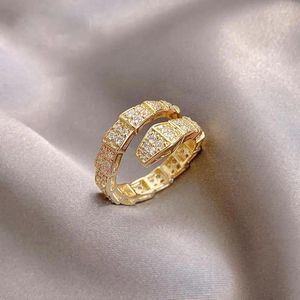 Кольца кластера, европейские и американские модные роскошные высококачественные кольца на палец с костью, подарок для банкета, вечеринки, женские украшения 2024