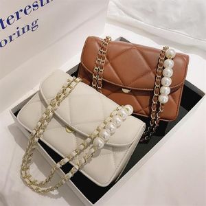 Klapa kratowa torba crossbody 2021 Modna nowa wysokiej jakości PU skórzana designerska torebka Pearl Chain Brocher Messenger B276T