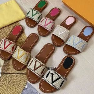 Designer Flat Sandals Luxury Slippers Women's Embroider Sandal Fashion Flip Flop Letter Slipper For Women Summer Beach Slide Ladies Low Heel Shoes 88