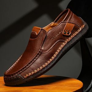 Sapatos de couro masculino casual conforto slipon mocassins macios mocassins para homens leve condução barco 240124