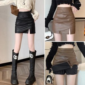 Röcke Echtzeit Unregelmäßige Split PU Leder Rock Für Frauen Im Herbst 2024 Stil Hohe Taille Anti Glare Wrap Hüfte Kurze