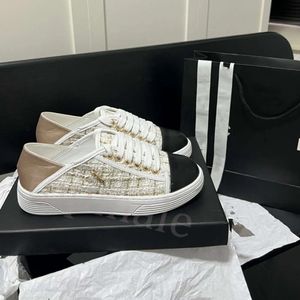 Designer tênis sapatos channellies mulheres apartamentos mules chinelos arranhões tênis de corrida jacquard bordado senhoras formadores