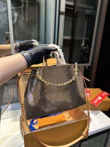 Pure Cowhide Mahina Hollowed Out DrawString Bucket Bag Women Fashion Shopping Satchels Axelväskor Handväskor Crossbody Messenger Väskor Totes Purses Purses Purses Purs