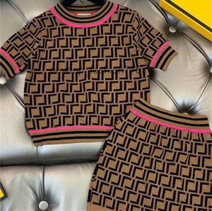 Abbigliamento per bambini Ragazze Gonna firmata e camicia con scollo a O Set Neonate Vestiti Tuta per bambini Lettera intera Completo estivo Carino