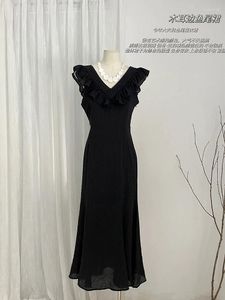 Casual Dresses Summer French Fashion Vintage ärmlös Prom Dress Women 2024 Maxi Black V-hals Ruman i ett stycke Kläder Tunika Design Kväll