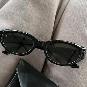 Occhiali da sole Polygon Cat Eye Donna Luxury Vintage Brand Designer Shades UV400 Men Trending Rivets Occhiali da sole