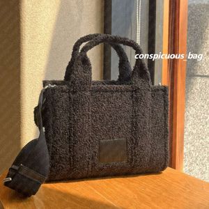 Tasarımcı Çantalar Yüksek Kalite Tote Moda Teddy Peluş Bag Klasik Kadın Lüks Çantalar Premium Omuz Crossbody Debriyaj Çanta