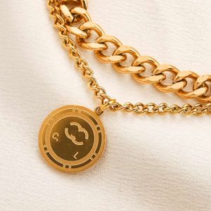 سوار قلادة C Gold Red Round Netclace Designer Women Diamond Pendant Iced Out Entwined Loops Design