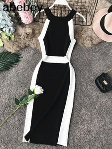 Casual Kleider 2024 Frauen Kleid Gestrickte O Neck Ärmellose Weiße Streifen Seite Elegante Midi Bodycon Weibliche Vestidos