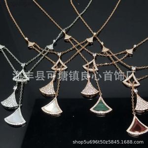 デザイナーBvlgary Jewelry Baojia Jinggong White Fritillariaスカートネックレス