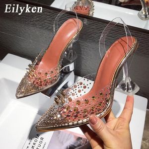 Eilyken: золотистые, серебряные туфли-лодочки из ПВХ с прозрачными заклепками и бриллиантами, сандалии на каблуке из плексигласа с острым носком и кристаллами, свадебные туфли 240118