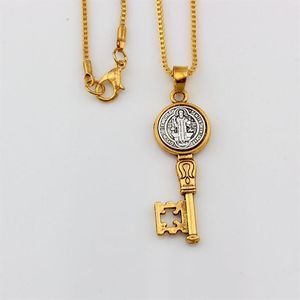 Benedict Medal Cross key alloy charms قلادة قلادة حماية السفر قلادات الفضة العتيقة والذهب 20pcs الكثير A-3009