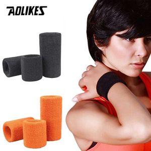 手首のサポートAOLIKES2 PCS Towel Sports Blistbands Tennis Sweat Bands Wrist Guard for Baleketball Bolleyball Padel Fitness Lap Cuff YQ240131