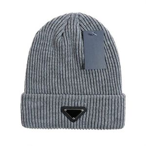 Vinter stickad mössa designer cap fashionabla bonnet klädda hösthattar för män skalle utomhus kvinnor cappelli mössor stickad hatt n-8