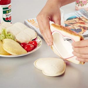 Pişirme Aletleri Sevimli Kalp Şekim Sandviç Kesici Ekmek Kalıp Tost Maker Kek Kurabiye Mutfak Kahvaltı Tatlı Diy Aracı