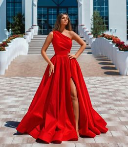 2024 vermelho vintage vestidos de noite usar um ombro cetim sem mangas vestido de baile lado split personalizado formal vestido de baile vestidos de noite trem varredura