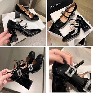 Womens Leather Slingback Heeled Pumps Top Quality Luxury Designer Metal Chain Gold Silver Buckle Dress Shoes Pink Green Black Blue Red Burgundy