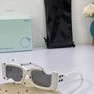 Moda Kapalı Güneş Gözlüğü Tasarımcı Offs Beyaz Erkekler ve Kadınlar Serin Stil Sıcak Klasik Kalın Plaka Siyah Kare Çerçeve Gözlük Gözlükleri Cado