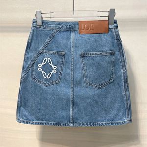 Женская джинсовая юбка, дизайнерская юбка А-силуэта с завышенной талией, классическая тенденция, американская стираная винтажная вышивка на заднем кармане