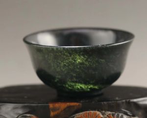 Anhänger aus alter chinesischer natürlicher Jade, handgeschnitzte Teeschale, Tasse