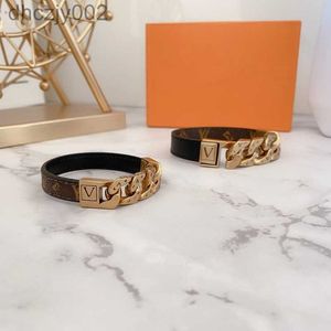 Designer Jewelry Gold Leather Bracelets Men Charm Bracelet for Women Wide Hand Strap Brown Flower Pattern Stamp 18/21cm Option A1J2