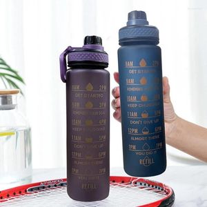 Vattenflaskor 900 ml hög kapacitet plast med halmflaska utomhus sport bärbar kopp dinkware camping cykel