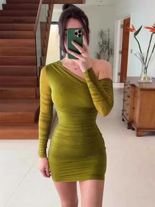 Basic Casual Dresses Women's Short Dress 2023 Fashion Asymmetric Neckline Long Sleeve One Shoulder Evening Dress Club Party Sexy Folded Tight Dress J240130