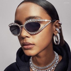 Sunglasses 2024 Designer Oval Rhinestones Women Fashion Metal Big Frame Elegant Cat Eye Sun Glasses Shades Oculos