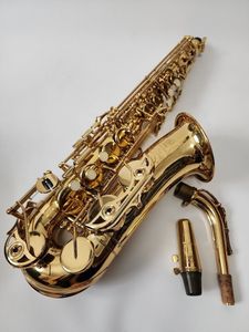 Yas 475 Alto Saxophone Gold Lacquerとハードケース楽器。