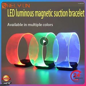 Decorazione per feste Batteria a LED Bracciale luminescente Silicone Suono controllato Lampeggiante Banda luminosa di sicurezza Puntelli applausi luminosi