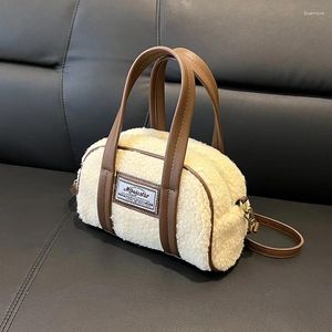 Kvällspåsar koreansk stil kvinnors plysch handväskor 2024 vår faux lamm päls axel mode dam all-matchade rese crossbody väska