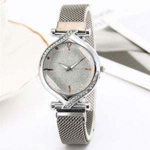 26MM Diameter Star Dial Simple Temperament Diamond Womens Watch Maganetic Buckle Comfortable Mesh Belt Quartz Female Wrist Watches3356