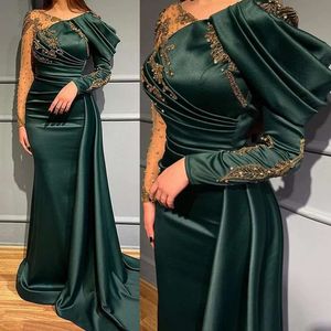 Elegant Green Evening Dresses Celebrity Arabic Dubai Gold Lace Applique Beaded Long Sleeve Mermaid Prom Gown Satin Party