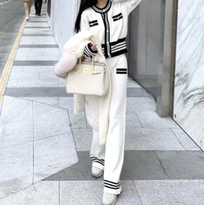 Spring Women's Casual TrackSuits Knittd okrągły sweter Sweter Whiteprofession 2-częściowy zestaw kobiet Sweter biznesowy + szerokie nogi