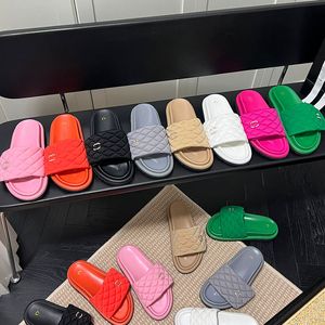 Chinelos femininos de designer de moda masculino preto pernas voadoras sandálias planas travesseiro de piscina tapete de pôr do sol com estilo moderno e fácil de usar slide em vermelho roxo