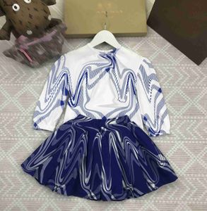 豪華なキッズドレスセット高品質の子供のトラックスーツ女女服サイズ100-160青色のストライプ長袖のパーカーとスカート24feb20