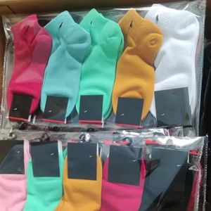 Skarpetki męskie Women Sock Women Cotton Classic Koktajla Oddychana czarna biała piłka nożna koszykówka sportowa Skarpetka Wysoka jakość 10 kolorów