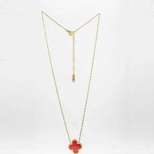 Designer van Cl-Ap 2024 Clover Necklace Lucky Fashion ol Internet Red Collar Chain minimalistiska hänge blomma ykq