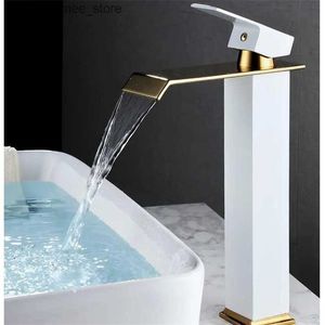 Rubinetti per lavandino del bagno QIUCI rubinetto per lavabo a cascata rubinetto a cascata oro e nero rubinetto per bagno in ottone installazione sul ponte rubinetto per lavabo Q240301