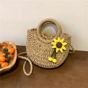 Kvällspåsar 2024 Spring Summer Weave Straw Tote Bag For Women Travel Beach Handmade Flower Knit Rattan Böhmen axel crossbody