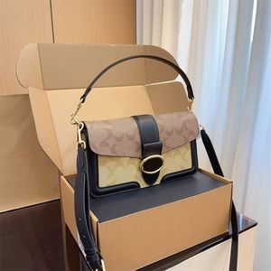 Läderdesignväska Kvinnor Tygväska Tabby Luxurys Hanbag Carriage Buckle Pochette Black Brown Split Joint Real Leather Shoulder Bag Square Casual XB118