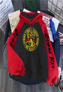 Cobra Kai Fashion Street Printing Мужская толстовка с капюшоном Осенние флисовые теплые толстовки Карманный пуловер с капюшоном Удобная толстовка с капюшоном реглан Y21510292