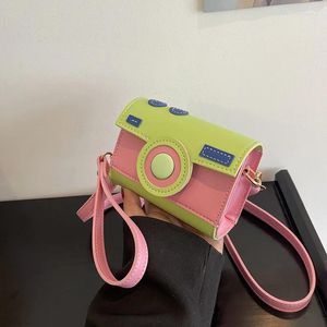 Kvällspåsar kvinnor söta kontrasterande färger kamera form koppling damer avslappnad mini crossbody väska liten axelväska budbärare