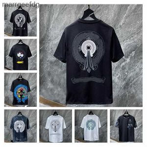 Erkek Tişörtler Lüks Klasikler Tişörtler Satış Moda Tasarımcıları Marka Mürettebat Boyun Kısa Kollu Erkekler Kadın T-Shirts Horseshoe Sanskrit Çapraz Baskı Tshirt 240301