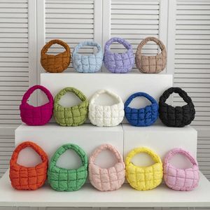韓国のプリーツバッグクラウドバッグニッチな格子縞のコットンジャケットバッグ新しいハンドバッグ女性用ファッショナブルなハンドバッグ