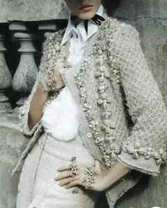 Cappotto corto da donna di fascia alta moda fatto a mano con perline in tweed grezzo Elegante giacca da donna con cardigan sottile tutto abbinato 240226