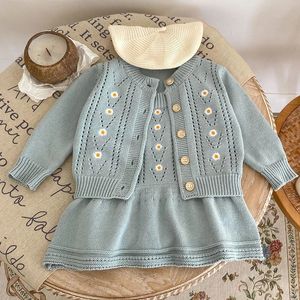 2024 Spring Born Baby Girls Clothing Set Långärmad stickad CardiganJumpsuit Infant Baby Girls Sticking Clothing Suit 240226